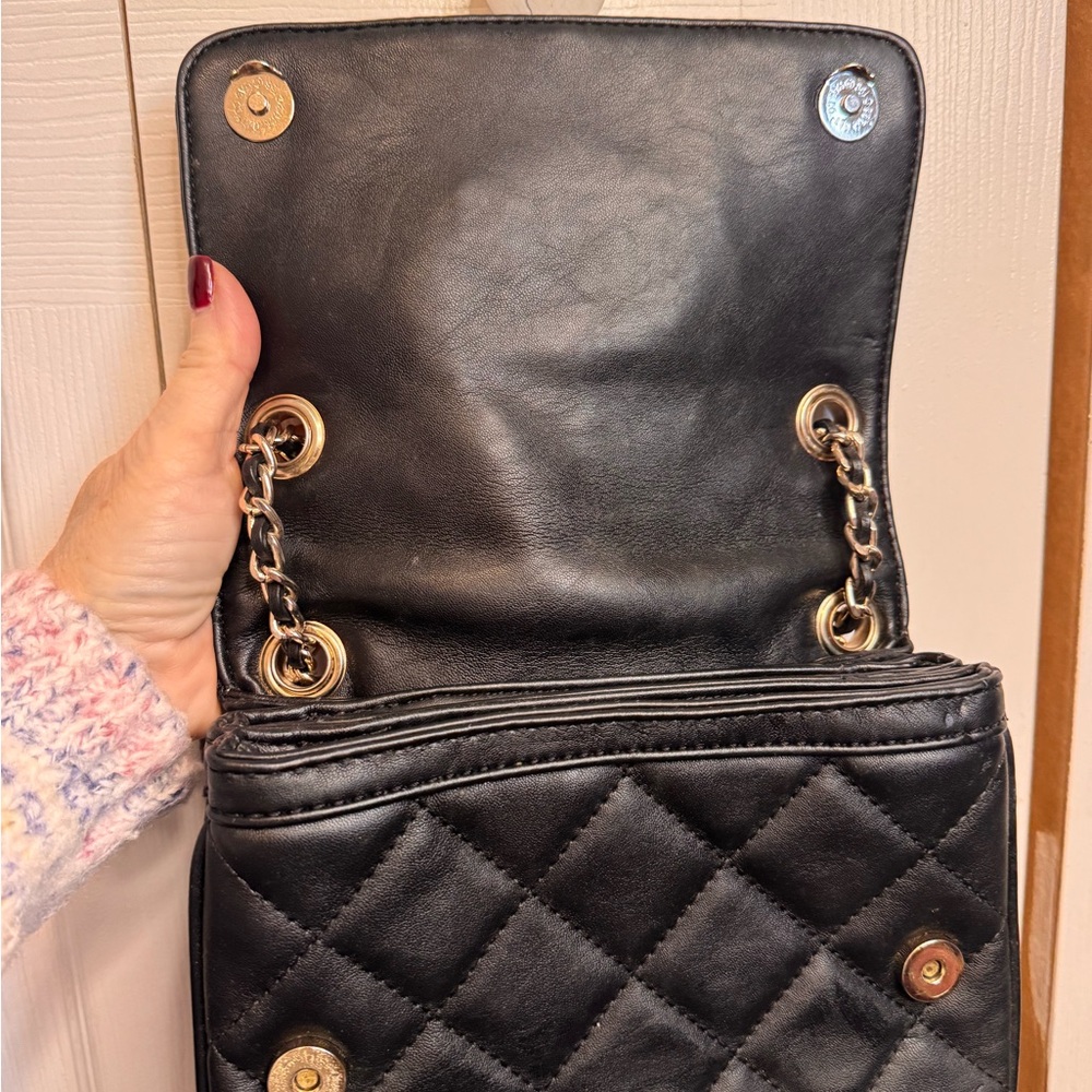 Guess Black Small Quilted Flap Chain Shoulder Bag Gold Tones Magnetic Closure - Picture 7 of 16